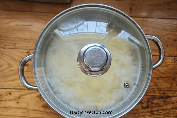 Boil the potetoes